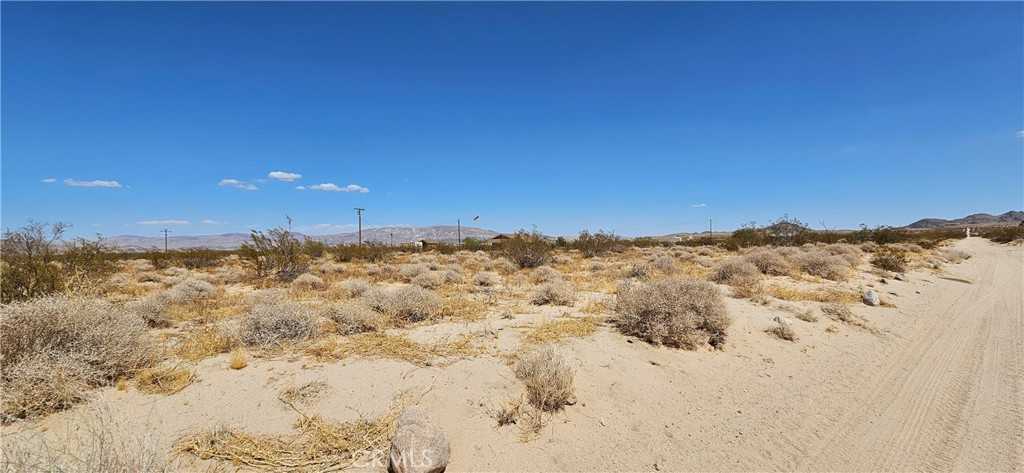 photo 1: 800 Mikiska Boulevard, Landers CA 92285