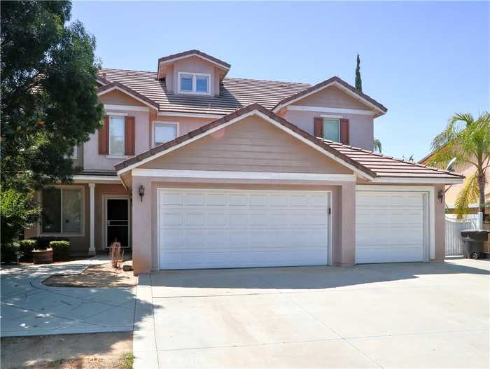 photo 1: 19617 Crestmont Place, Riverside CA 92508