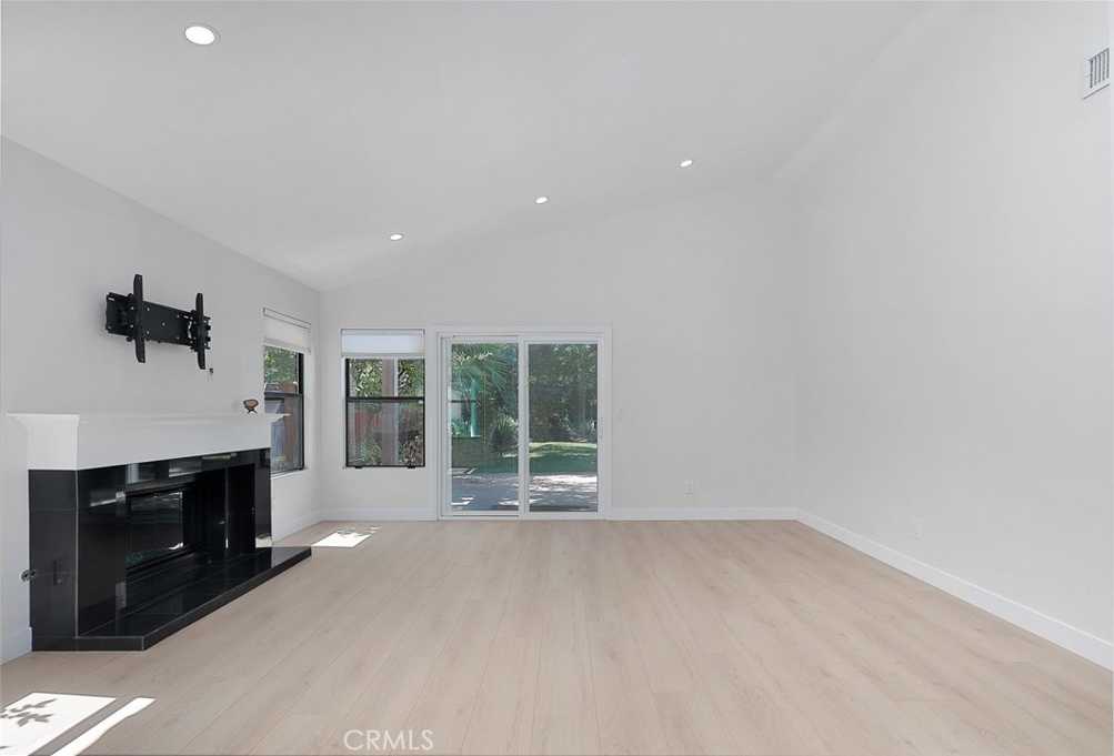 photo 3: 26931 Deerweed Trail, Calabasas CA 91301