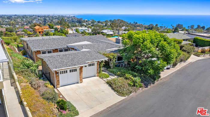 photo 1: 671 Enchanted Way, Pacific Palisades CA 90272