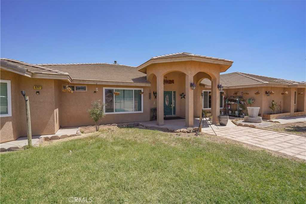 photo 2: 8787 Bellflower Street, Oak Hills CA 92344