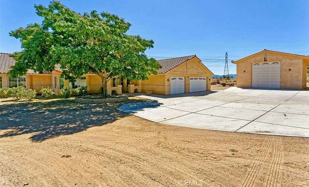 photo 1: 6825 Bandicoot Trail, Oak Hills CA 92344