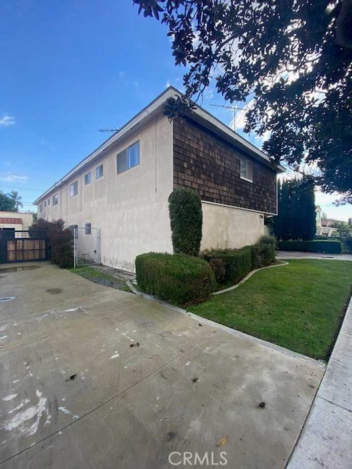 photo 2: 2264 Magnolia Avenue, Long Beach CA 90806