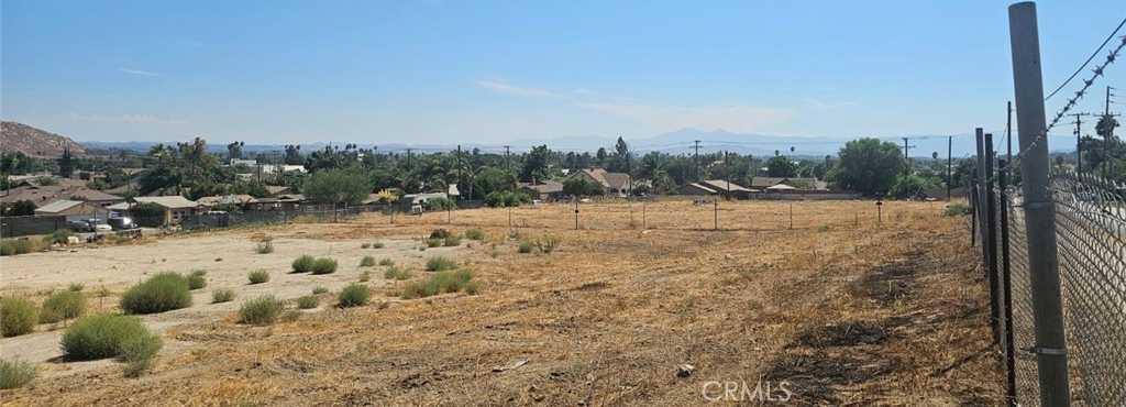 photo 3: 5680 34th Street, Jurupa Valley CA 92509