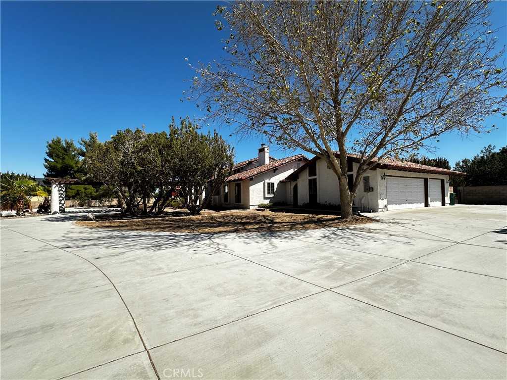 photo 3: 2320 W Avenue O4, Palmdale CA 93551