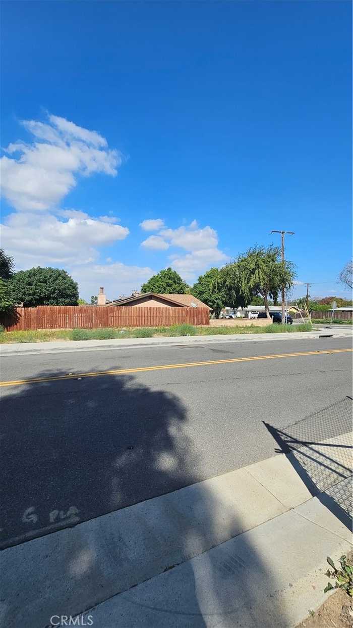 photo 2: 112 Merrill Street, Corona CA 92882