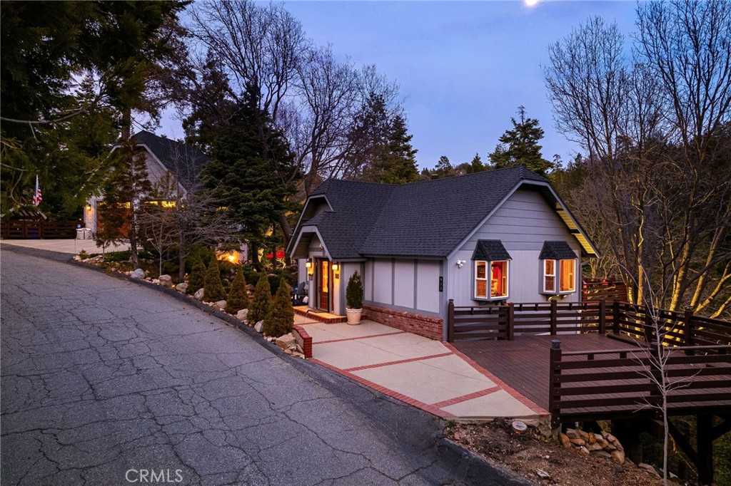 photo 3: 915 Trinity Drive, Lake Arrowhead CA 92352