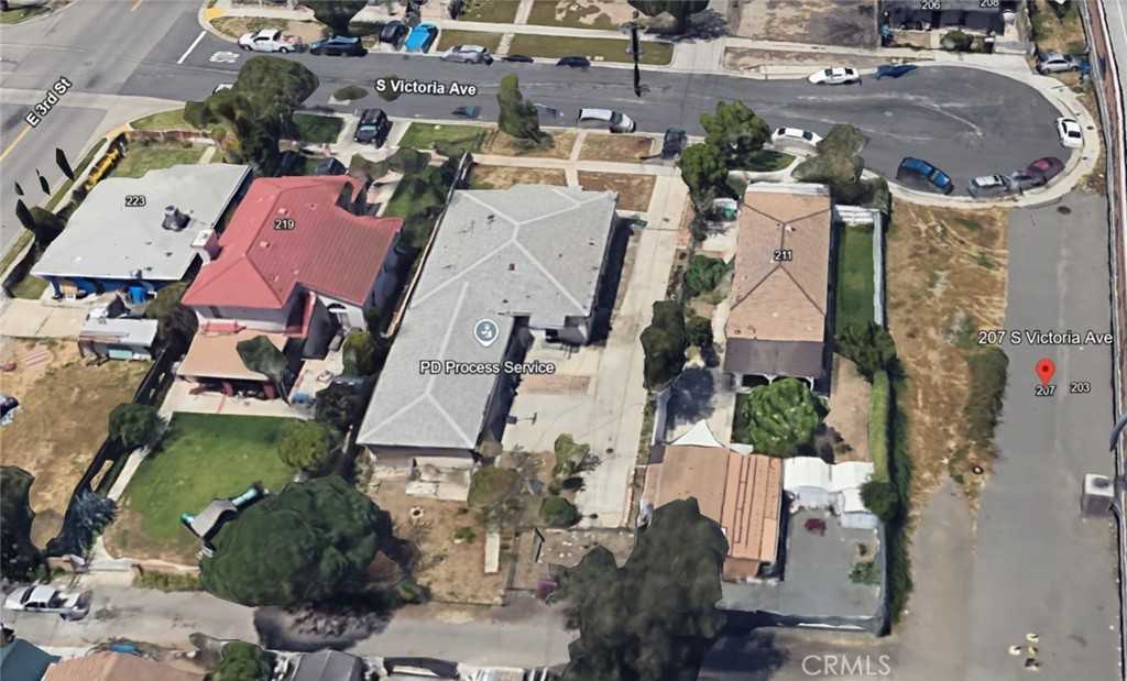 photo 3: 207 S Victoria Avenue, Corona CA 92879