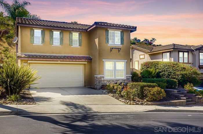 photo 2: 169 Canyon Creek Way, Oceanside CA 92057