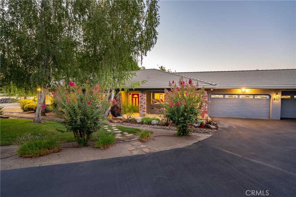 photo 1: 820 Golden Meadow Drive, Paso Robles CA 93446