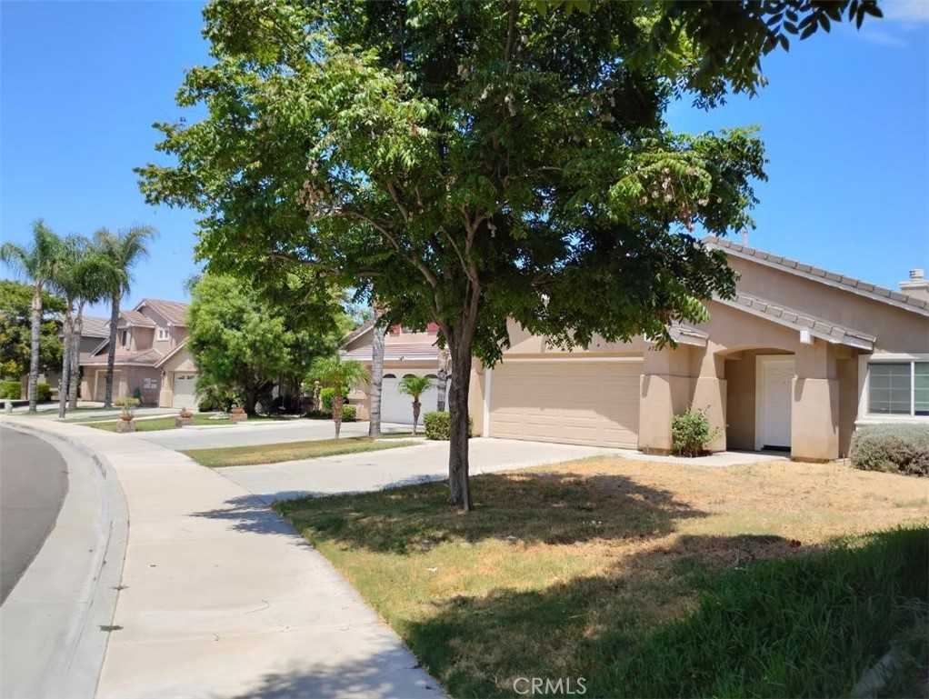 photo 2: 4323 Exmoor Court, Jurupa Valley CA 92509