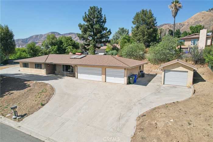 photo 2: 6683 Orangewood Road, Highland CA 92346