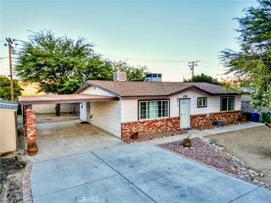 photo 2: 10961 Knobb Avenue, Morongo Valley CA 92256