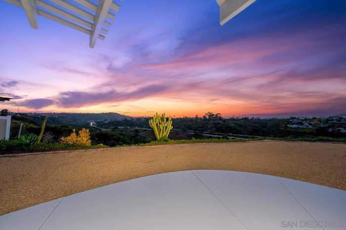 photo 2: 5350 Clemente Pl, San Diego CA 92117