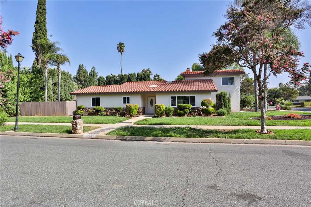 photo 3: 2071 Prince Albert Drive, Riverside CA 92507