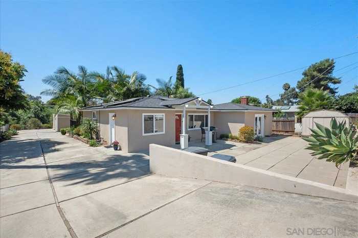 photo 1: 903 Mason Rd, Vista CA 92084