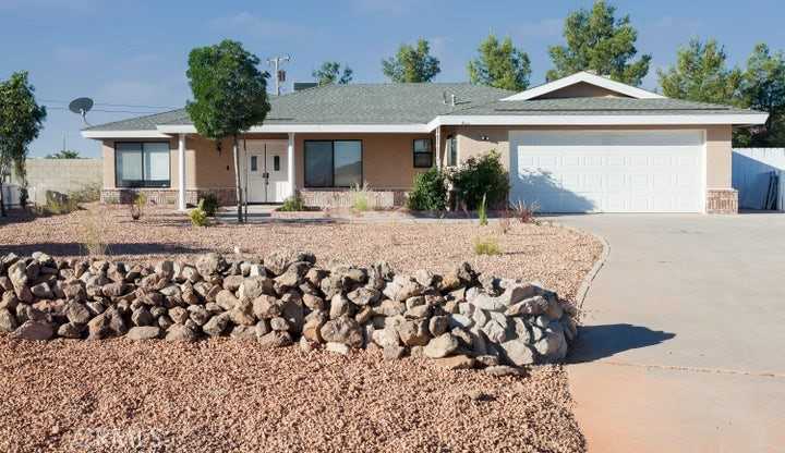 photo 3: 10440 Trumbull Street, California City CA 93505