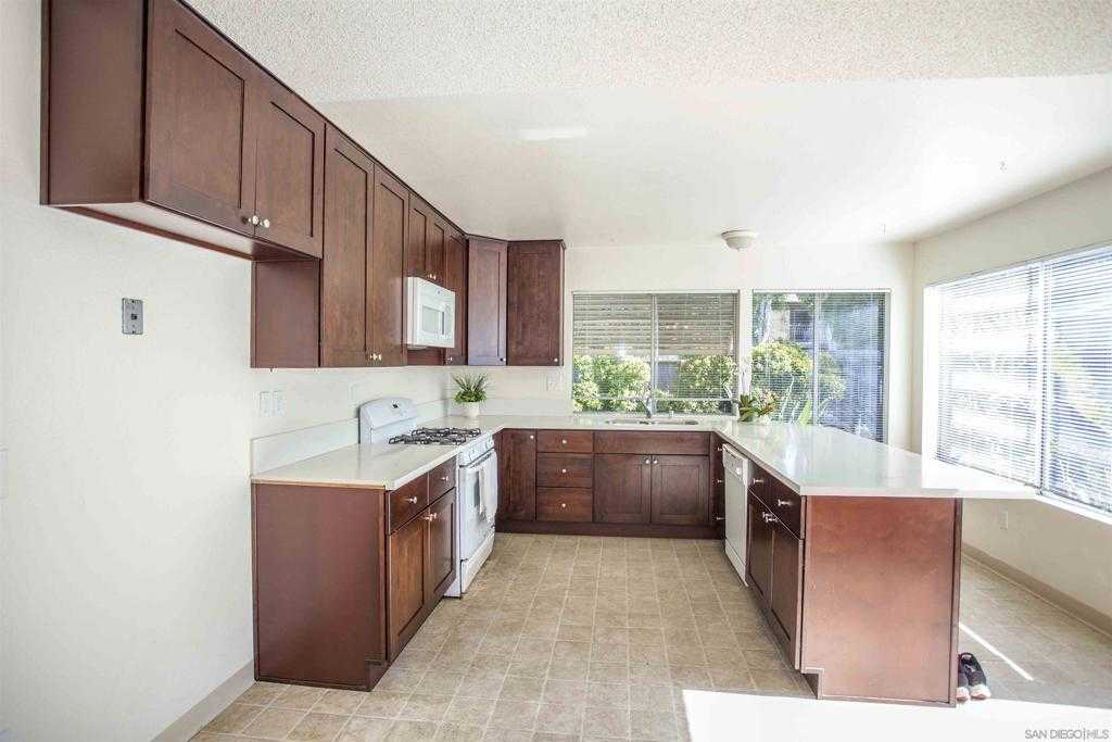 photo 1: 11302 Kelowna Rd, San Diego CA 92126