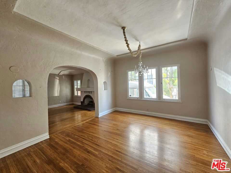 photo 3: 1260 S Ridgeley Drive, Los Angeles CA 90019