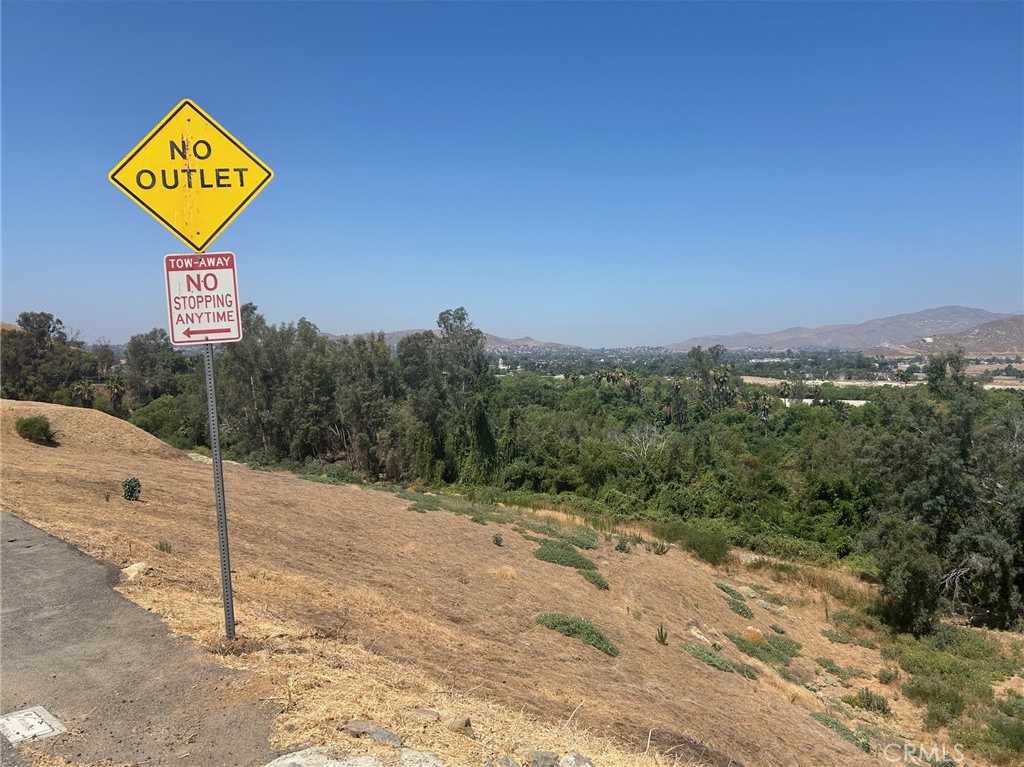 photo 1: INDIAN HILL Road, Riverside CA 92501