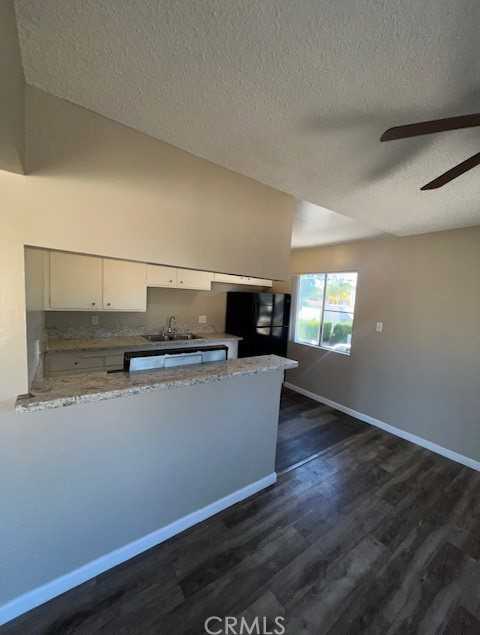 photo 3: 1004 E 5th Street, Long Beach CA 90802