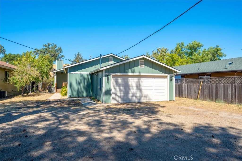 photo 1: 9365 Helena Avenue, Santa Margarita CA 93453