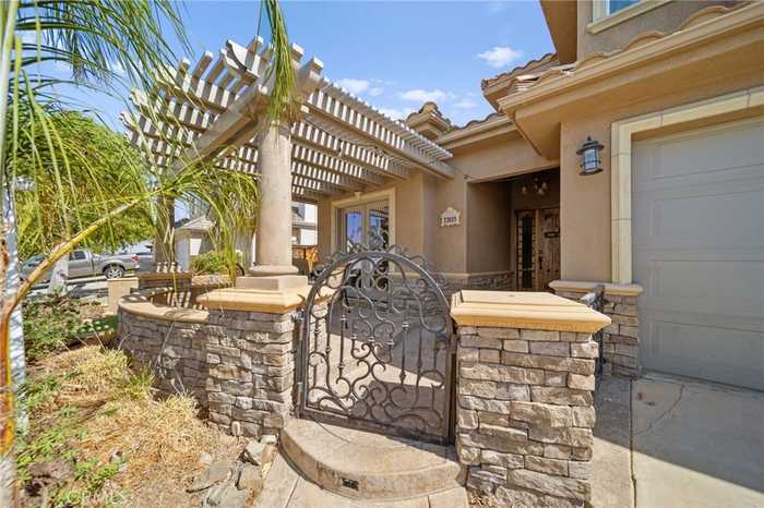 photo 2: 23889 Cruise Circle Drive, Canyon Lake CA 92587