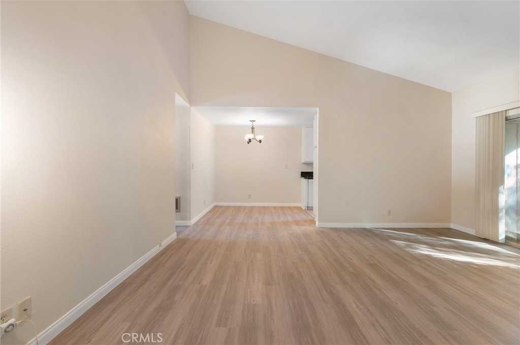 photo 2: 28915 Thousand Oaks Boulevard Unit 2007, Agoura Hills CA 91301