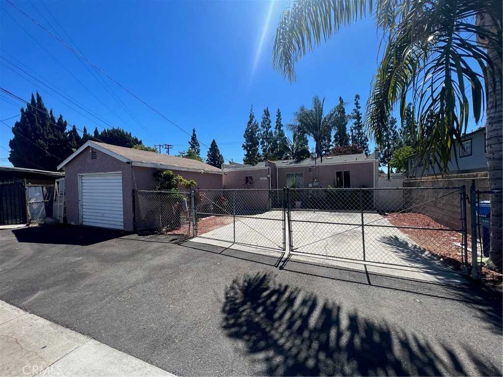 photo 1: 7933 Garfield Avenue, Bell Gardens CA 90201