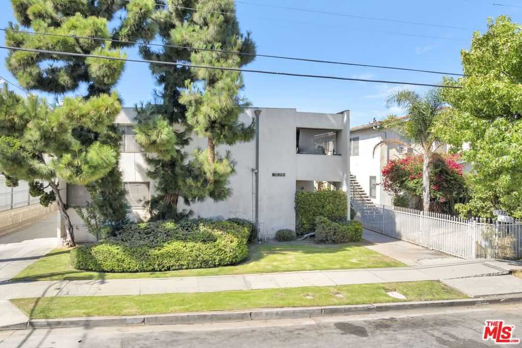 photo 1: 529 Manchester Terrace, Inglewood CA 90301