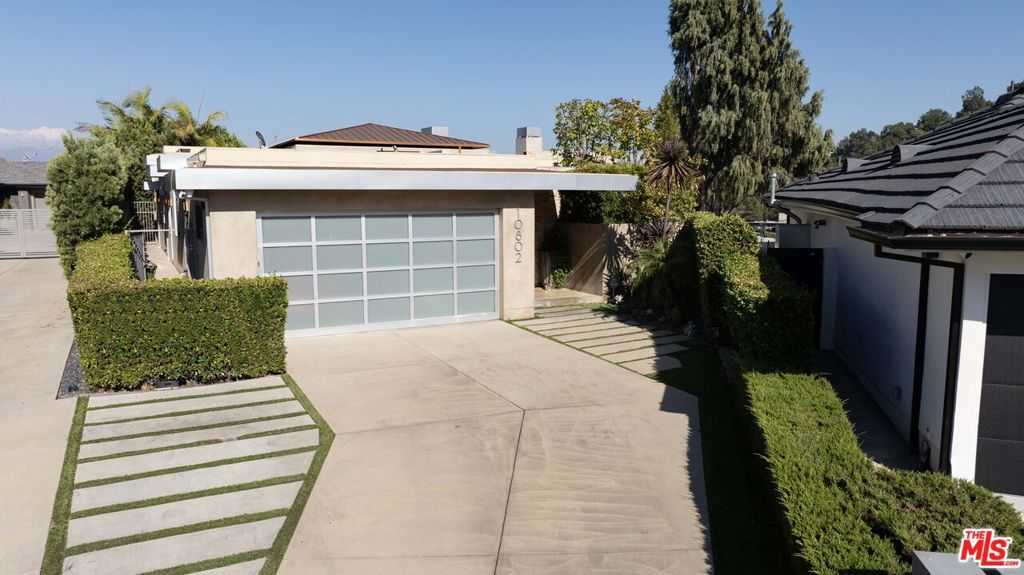 photo 2: 10802 Alta View Drive, Studio City CA 91604