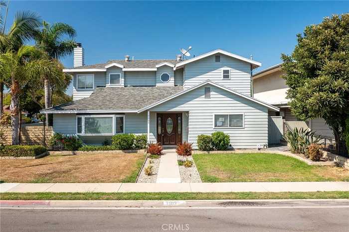 photo 1: 7103 E El Paseo Street, Long Beach CA 90815