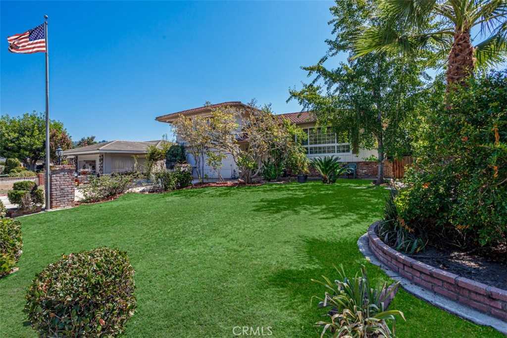 photo 2: 12232 Woodlawn Avenue, North Tustin CA 92705