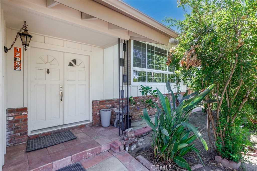 photo 3: 12232 Woodlawn Avenue, North Tustin CA 92705