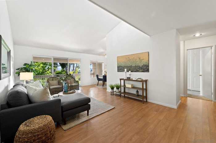 photo 1: 4600 Lamont St Unit 312, San Diego CA 92109