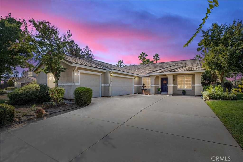 photo 1: 12515 Prairie Dunes Circle, Chowchilla CA 93610