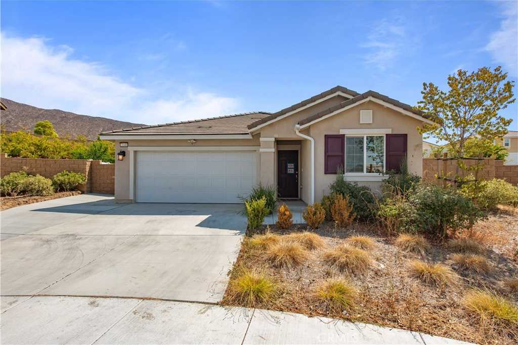 photo 1: 3148 Glacier Bay Ct, Jurupa Valley CA 92509