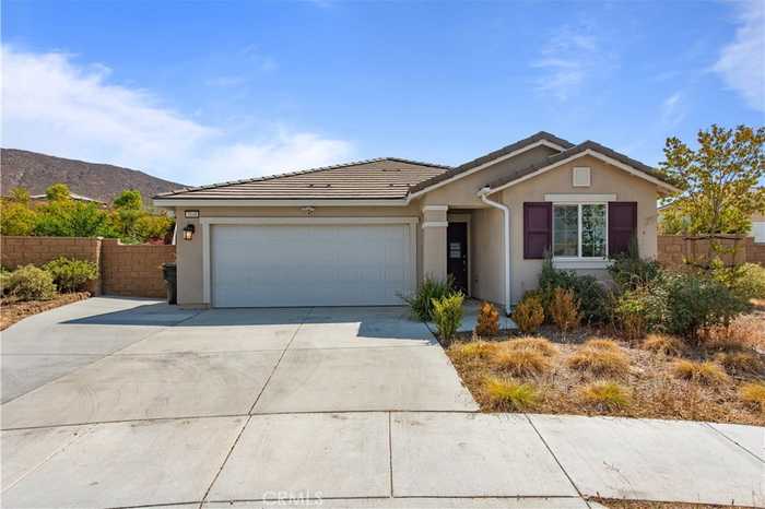 photo 2: 3148 Glacier Bay Ct, Jurupa Valley CA 92509