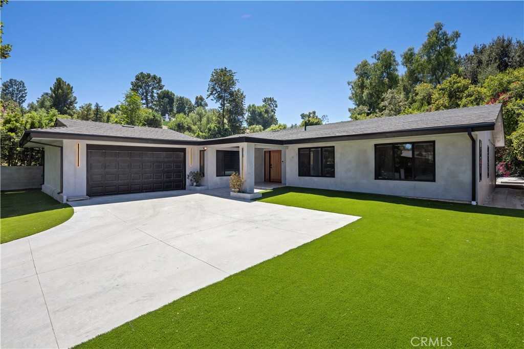 photo 1: 5349 Ellenvale Avenue, Woodland Hills CA 91367