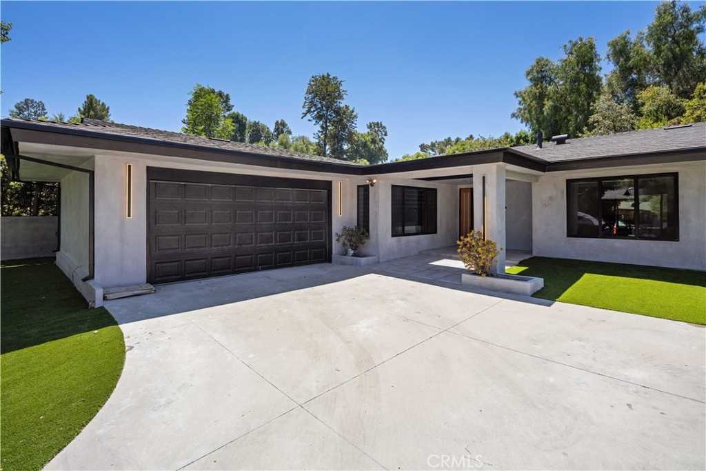 photo 2: 5349 Ellenvale Avenue, Woodland Hills CA 91367