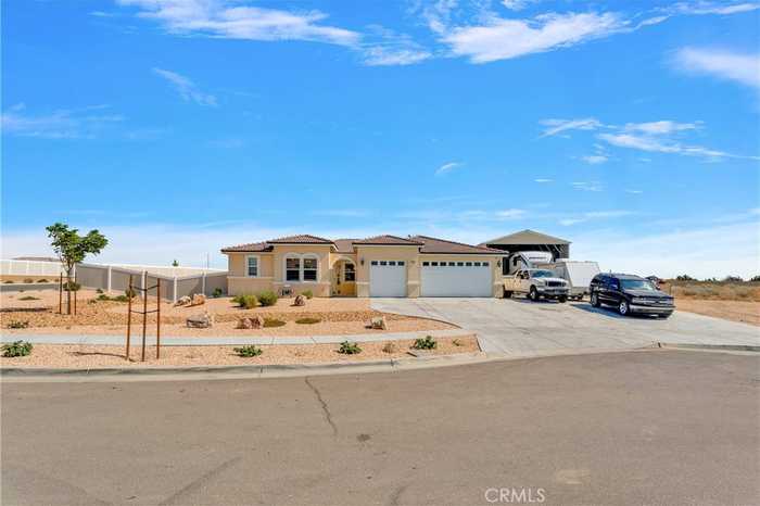 photo 2: 16748 Shoshone Street, Hesperia CA 92345