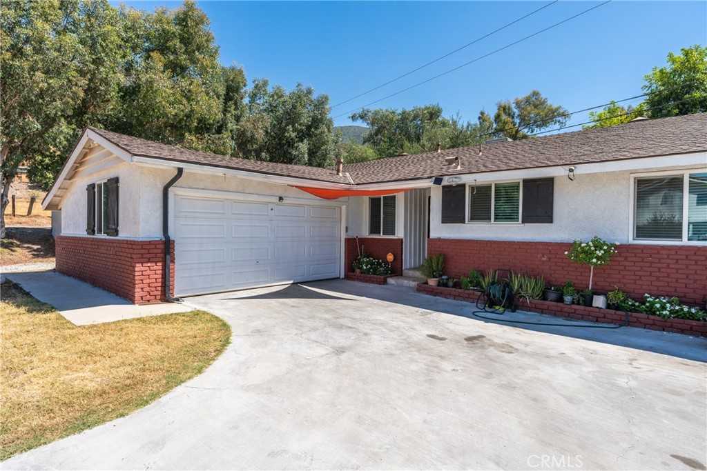 photo 1: 925 Knoll, Devore CA 92407