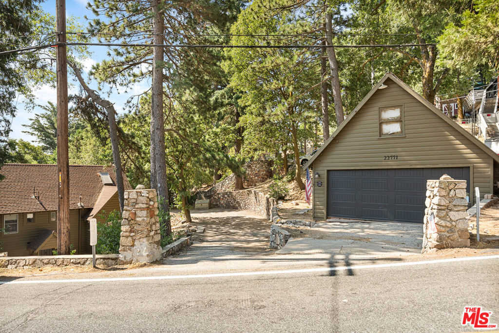 photo 3: 22771 Crest Forest Drive, Crestline CA 92325