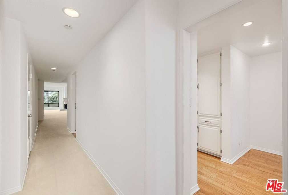 photo 3: 122 Ocean Park Boulevard Unit 411, Santa Monica CA 90405