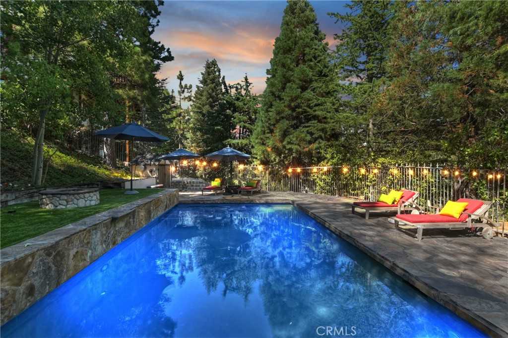 photo 1: 303 N Fairway Drive, Lake Arrowhead CA 92352