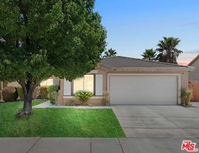 photo 1: 13623 Fox Point Road, Victorville CA 92392