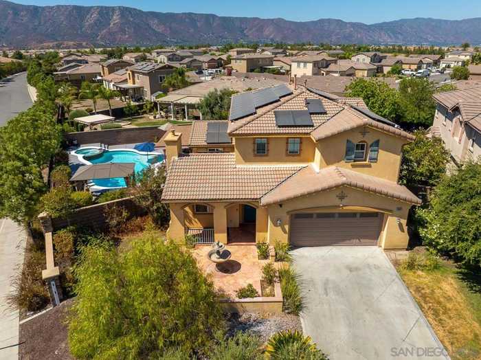 photo 2: 29447 Village Parkway, Lake Elsinore CA 92530