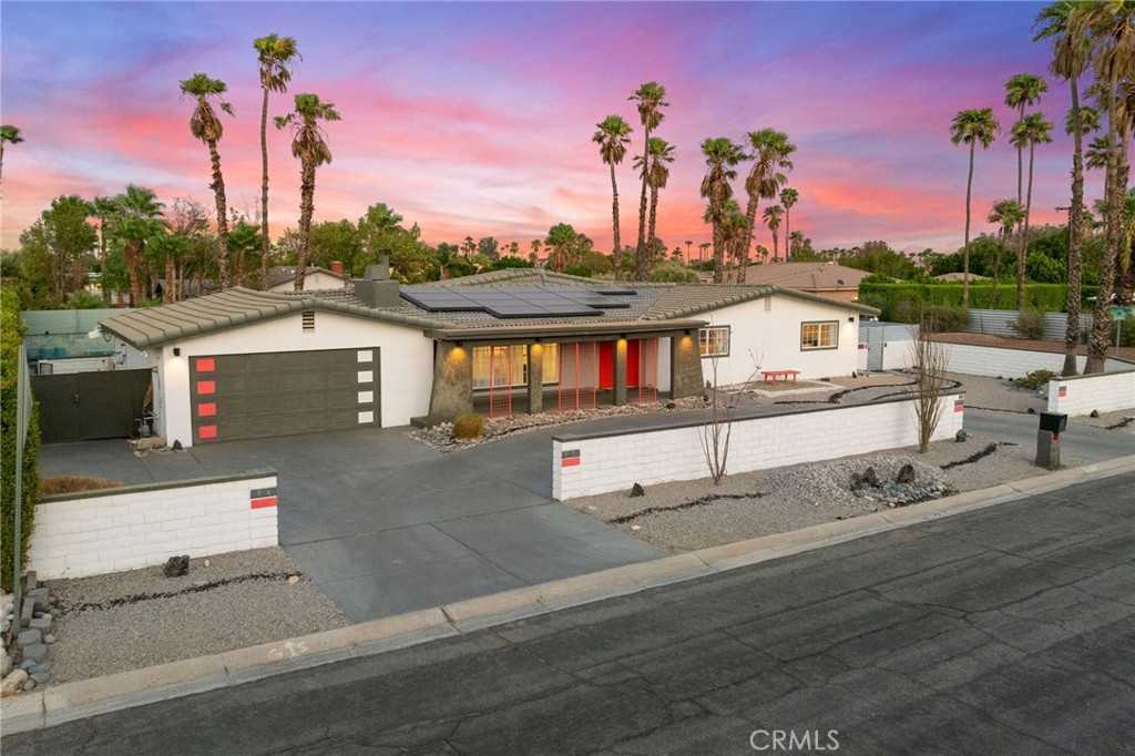 photo 2: 2306 Acacia Rd E, Palm Springs CA 92262