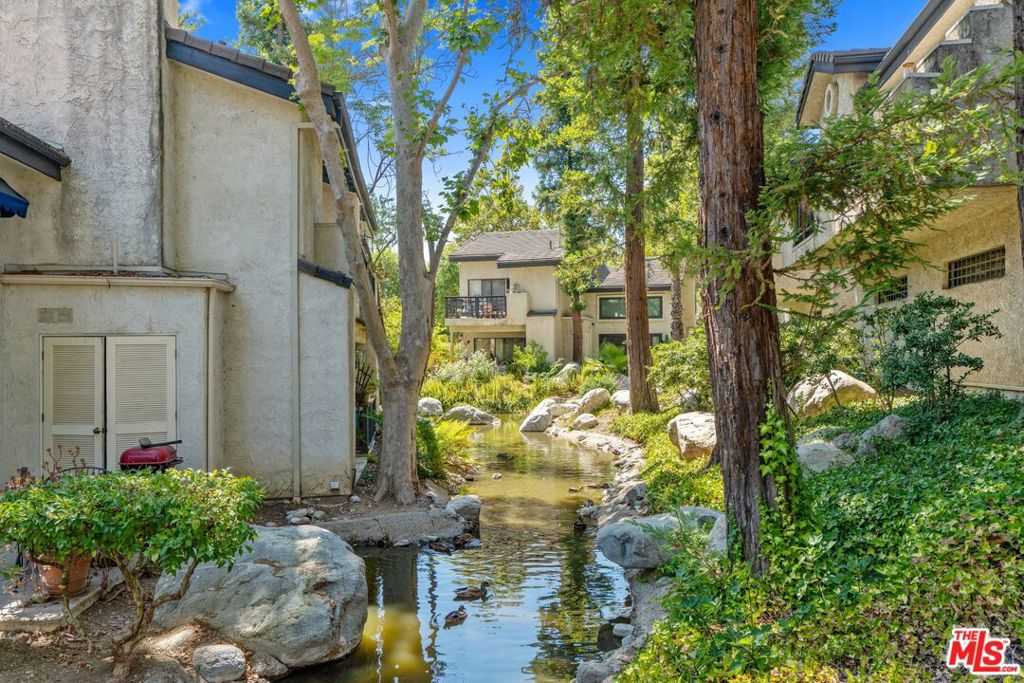 photo 1: 5728 Skyview Way, Agoura Hills CA 91301