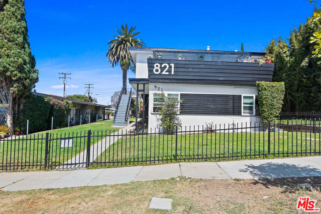 photo 2: 821 Maple Street, Santa Monica CA 90405